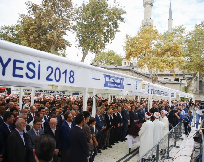 Fuat Oktay'ın annesi son yolculuğuna uğurlandı